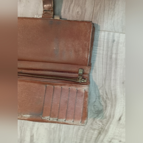 Authentic Louis Vuitton Viennois Kisslock Wallet - Picture 10 of 15